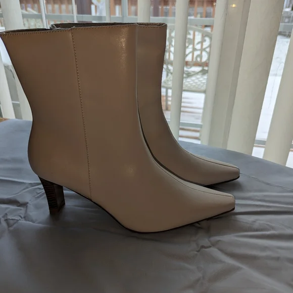 Ladies dressy ankle boots. - Picture 4 of 10